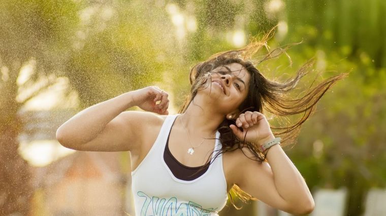 Dans dans dans glad kvinde